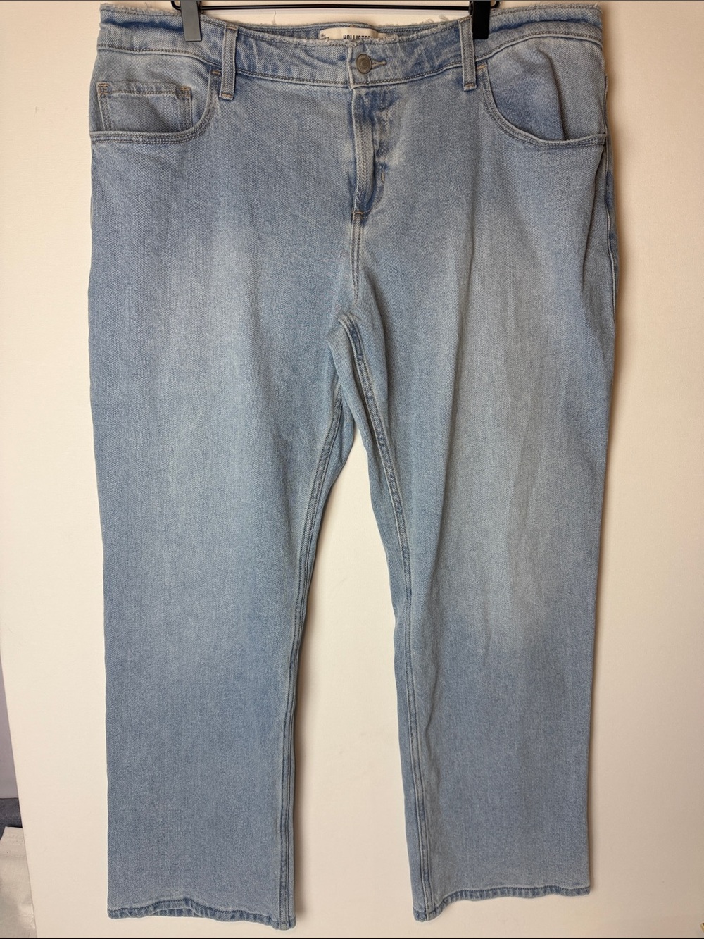 Hollister Low Rise Relaxed Straight Womens Jeans 33 Blue Light Wash Casual Soft